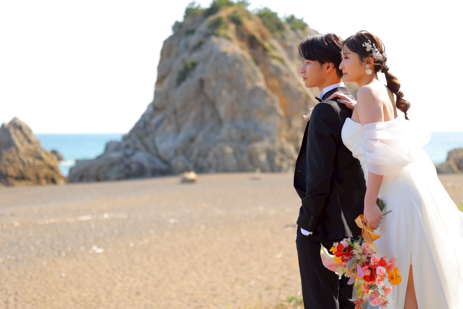 豊橋フォトウエディング 岩場カップル