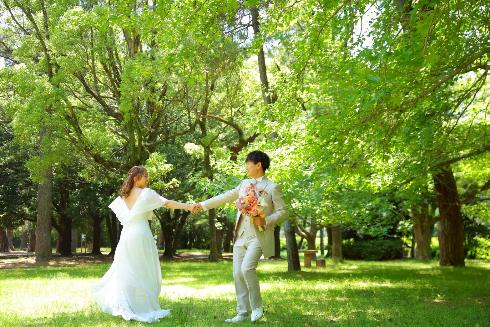 豊橋フォトウエディング 新緑の森でダンス